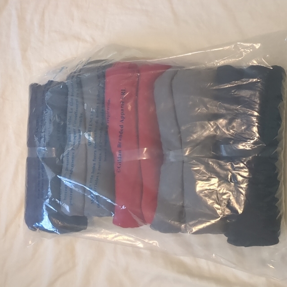 Gildan V- Neck 5 pack - Picture 2 of 4